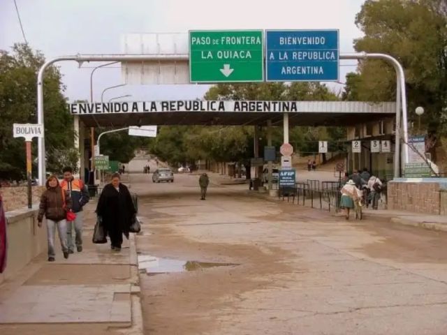 Capturan a dos impostores que asaltaban a viajeros en Villazón