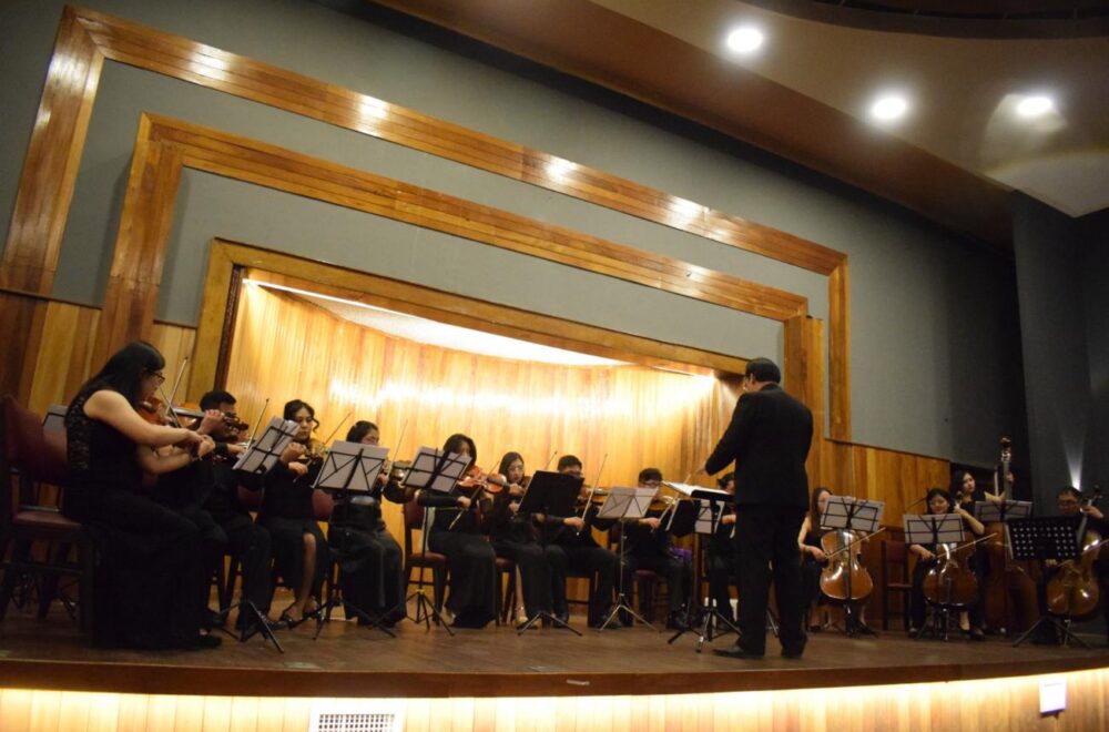 El concierto 'Barroco Vivo' deslumbró a Oruro con su música de cuerdas