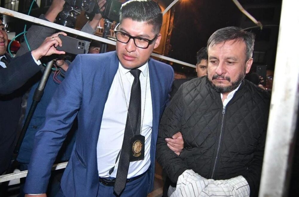 Llaman a la justicia por la crisis de la gasolina contaminada tras la detención de Medinaceli