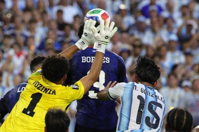 Vozinha podrá llevar su apodo en la camiseta de Colo-Colo tras aprobación de la ANFP