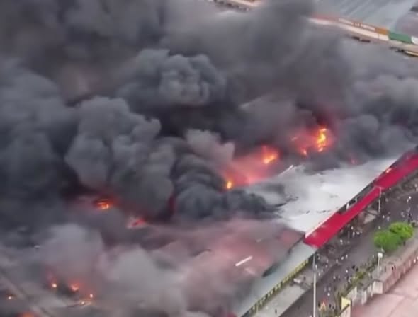 Investigación oficial en marcha tras incendio en Feria Barrio Lindo de Santa Cruz