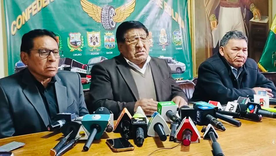 Choferes de Bolivia evalúan ajustes en tarifas por aumento en el precio del diésel