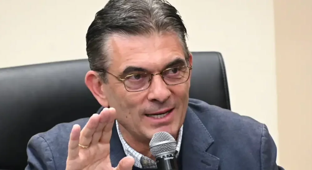 Paz respalda la Ley de Inversiones y rechaza discursos ideológicos
