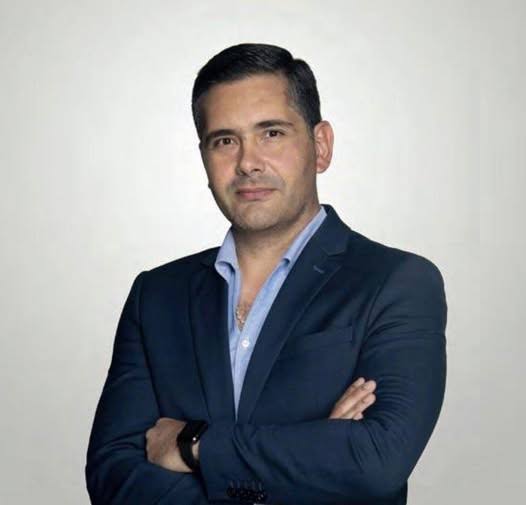 Rodrigo Paz cesa a José Gabriel Espinoza y nombra a Oscar Mario Justiniano como ministro de Economía interino