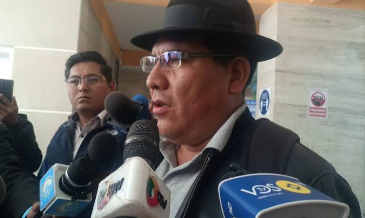 COB demanda claridad al ministro Espinoza por compra de vehículo de lujo