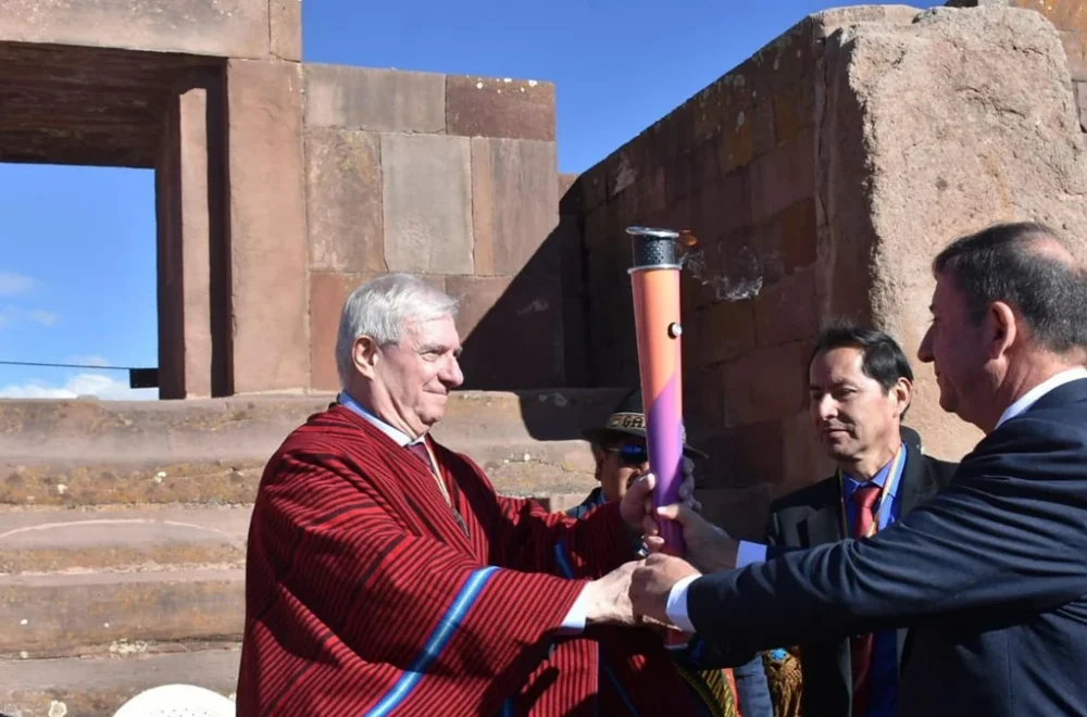 El fuego suramericano comienza su recorrido hacia Santa Fe desde Tiahuanaco