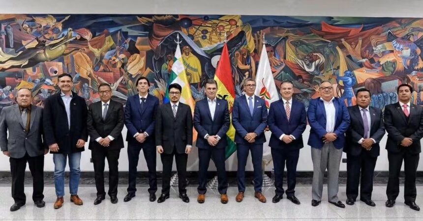 Ministro de Rodrigo Paz adquiere vagoneta de lujo por $100,000 en medio de crisis económica