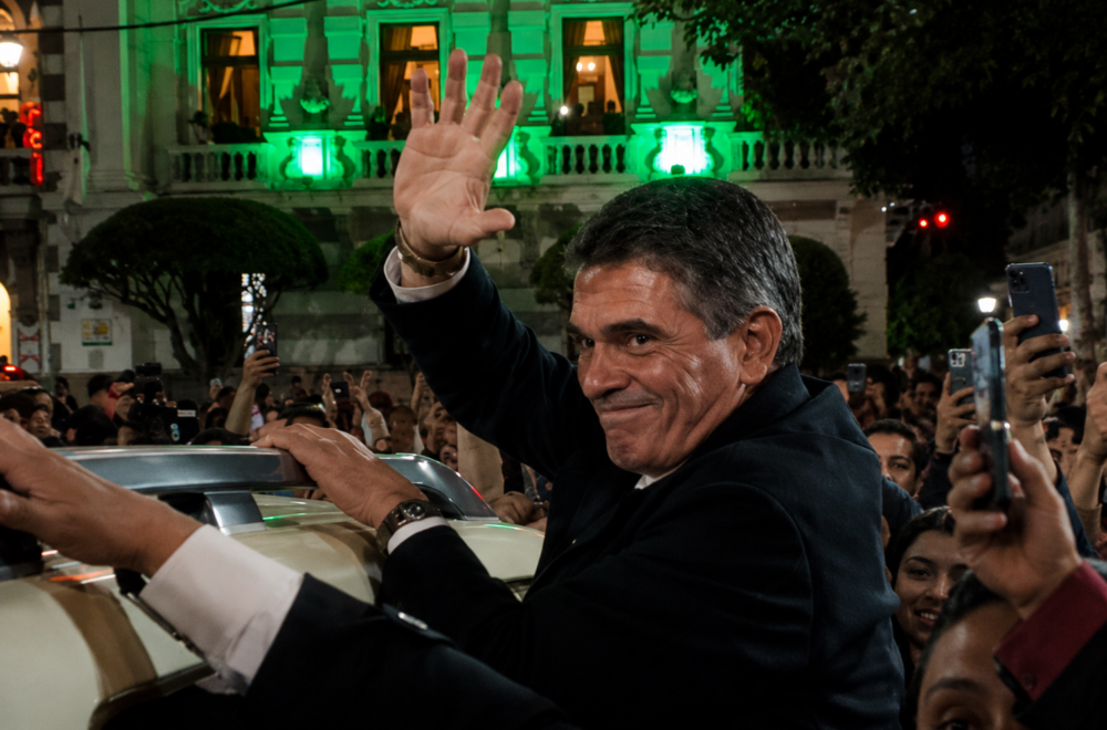 Abucheos para el presidente Rodrigo Paz tras encuentro con gobernadores en Sucre