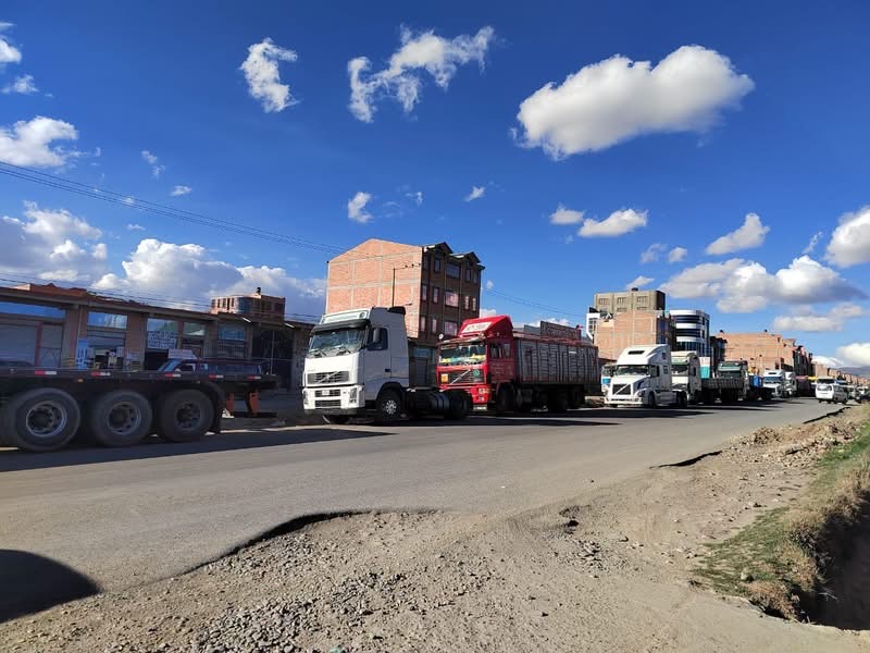Escasez de combustibles interfiere en servicios municipales de El Alto