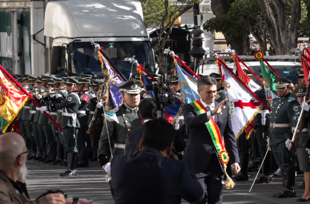 Rodrigo Paz se une a los actos por la independencia tras faltar a la ofrenda y al izado de bandera