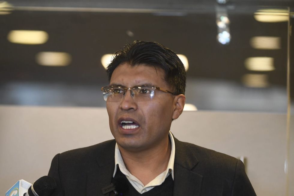 Condori advierte sobre elecciones del 2030 y defiende su postura ante la suspensión