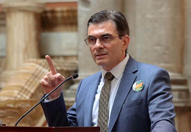 Rodrigo Paz presenta cronograma para reembolsar ahorros en dólares