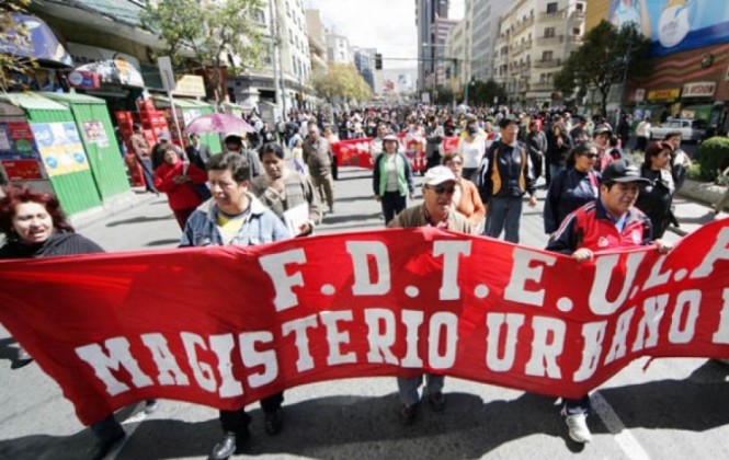 Docentes de La Paz exigen pago de sueldos atrasados y anuncian nuevas protestas