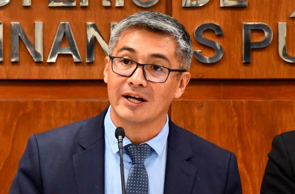 El Gobierno señala que el desabastecimiento de combustible se debe a problemas logísticos en YPFB
