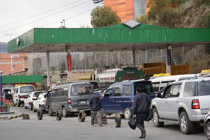 Transportistas en crisis reclaman soluciones ante el desabastecimiento de combustible