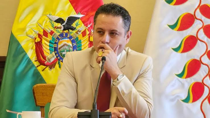 Lara exige la dimisión de Espinoza por delitos graves
