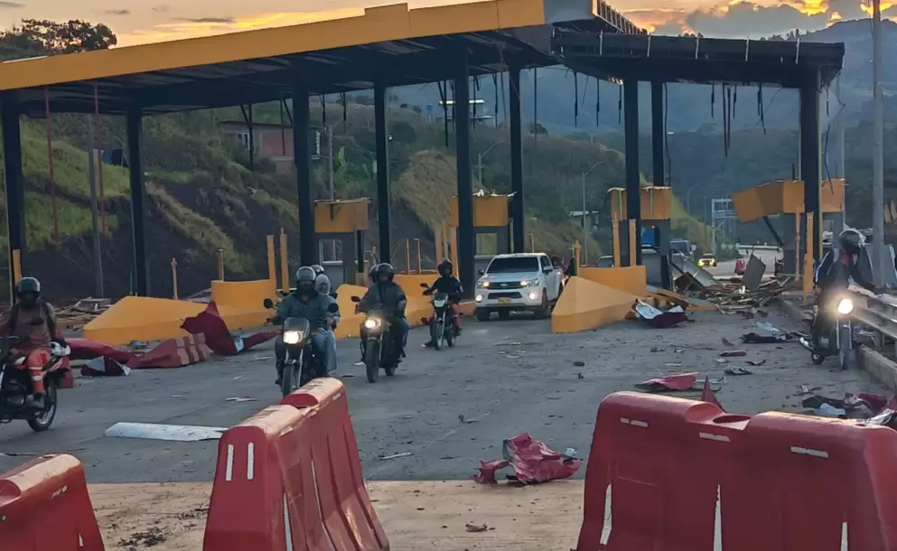 Explosión en nuevo peaje de la Panamericana genera caos en Valle del Cauca