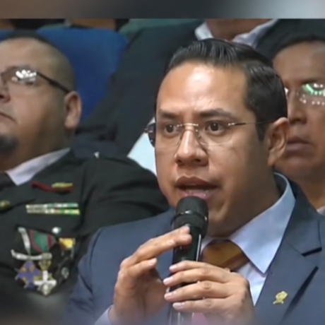 Exigen a asambleístas disculpas por no cantar el Himno Nacional en homenaje a la Independencia