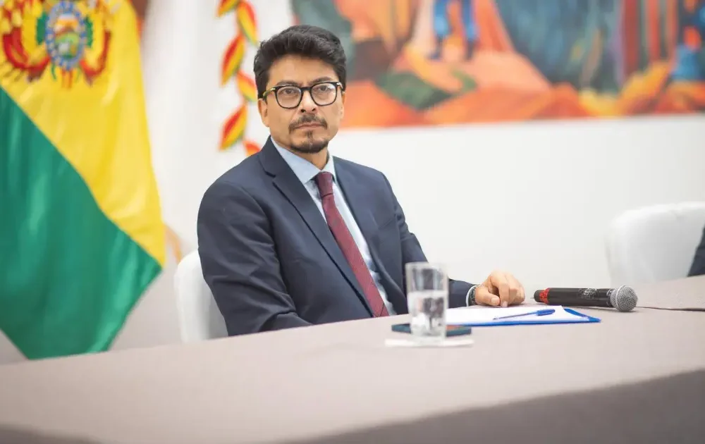 Reacciones a la denuncia contra el gerente de la CNS