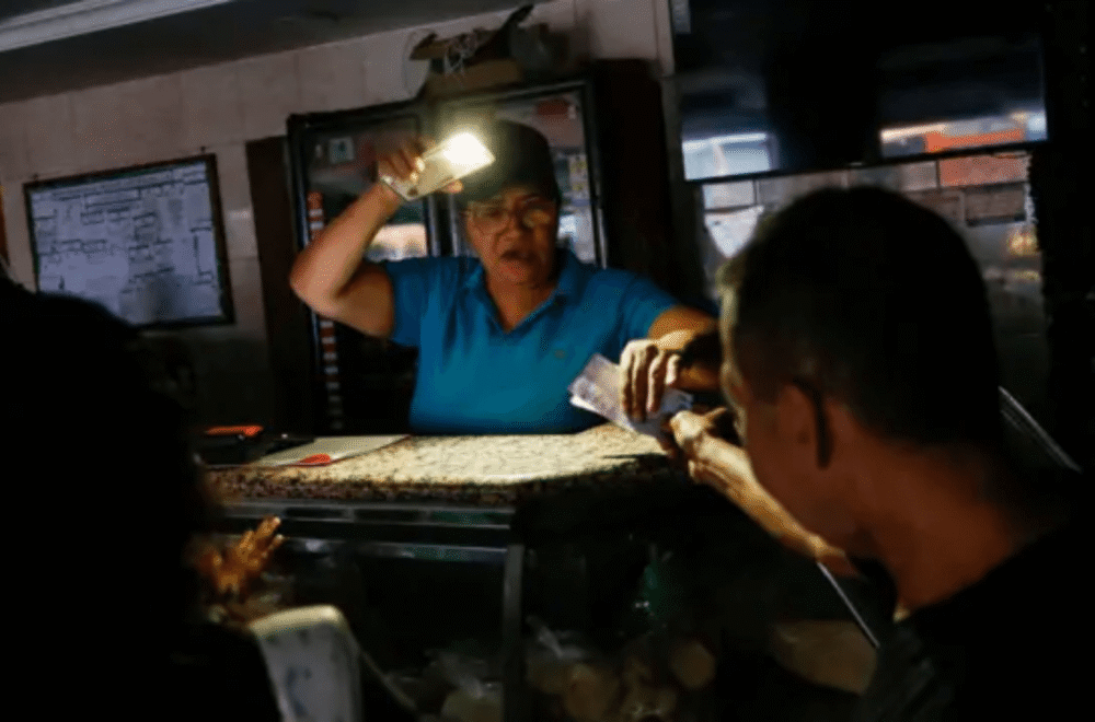 Indignación en Venezuela por cortes eléctricos y nuevo plan de ahorro de Delcy Rodríguez