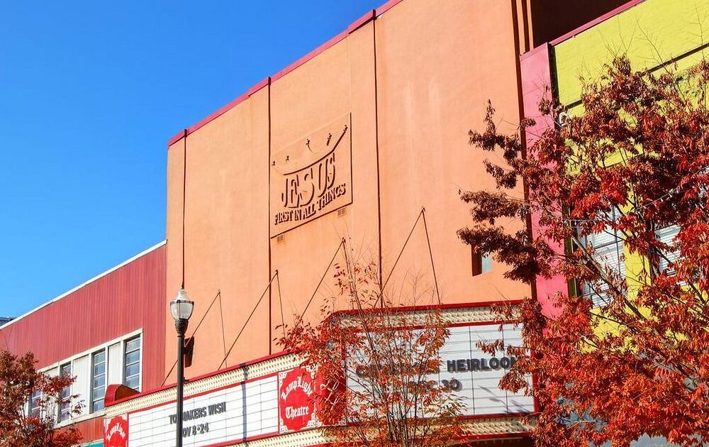 Kingsport: un refugio de fervor religioso y apoyo a Trump en medio del conflicto bélico