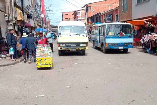 Transporte público en Potosí sufre una notable reducción por falta de combustible