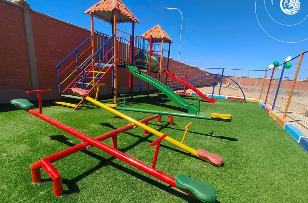 Inauguran parque infantil en la Unidad Educativa Uru Uru 2 de Oruro