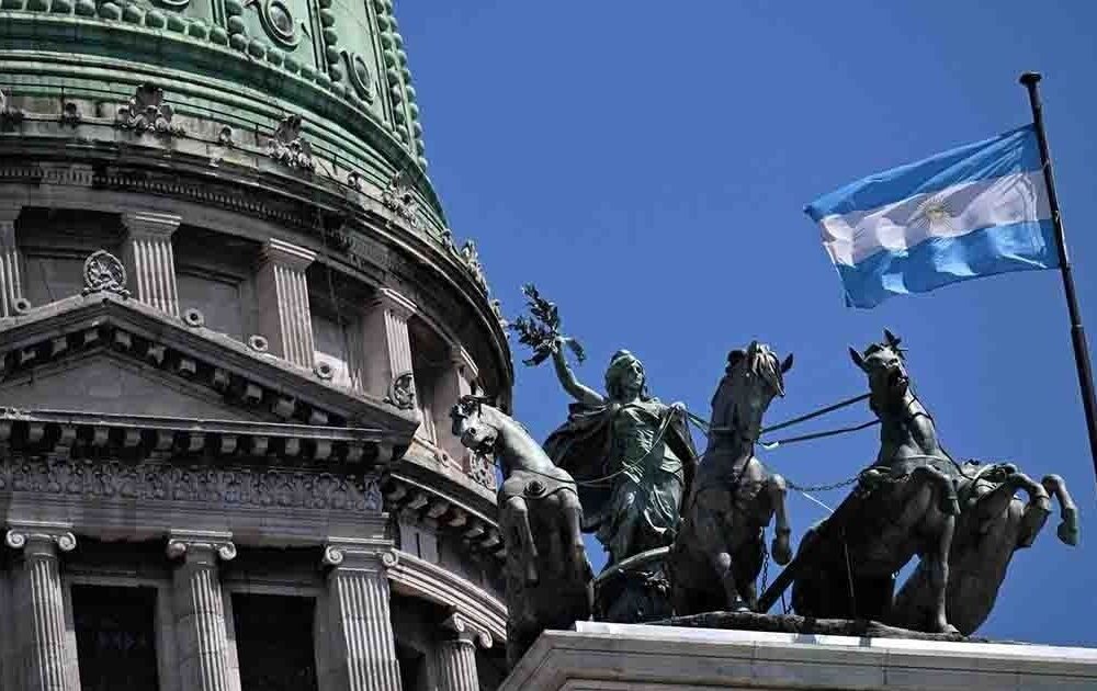 Argentina refinancia casi toda su deuda inminente