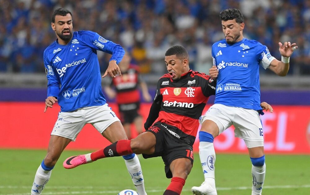 Empate entre Cruzeiro y Flamengo mantiene la incertidumbre en Libertadores