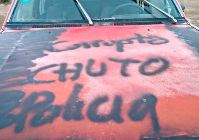 Inscripción en vehículo robado genera controversia en Potosí