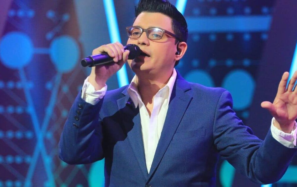 La magia del bolero en la voz de Charlie Zaa cautiva al jurado
