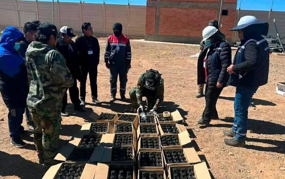 Casi dos toneladas de cocaína líquida incautadas en Pisiga, Oruro