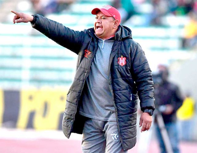 Juan Pablo Grass continuará como director técnico de Independiente por un partido más