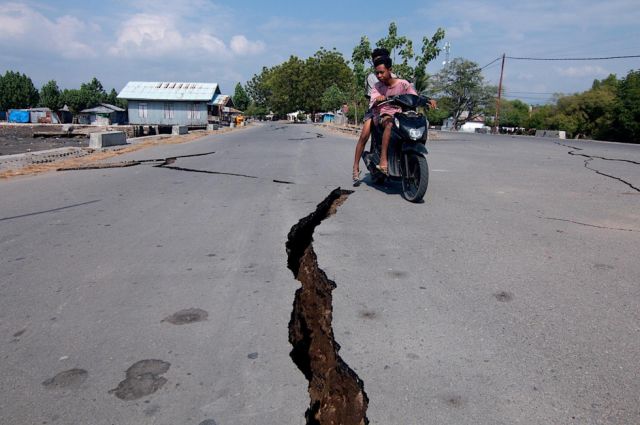 Terremoto de 6,9 afecta el norte de Indonesia, tras sismo de 7,7 en Flores