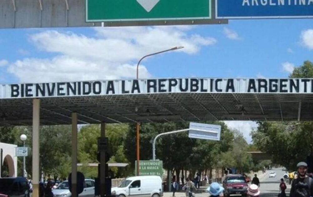 Detenidos dos bolivianos que simulaban ser gendarmes argentinos en la frontera