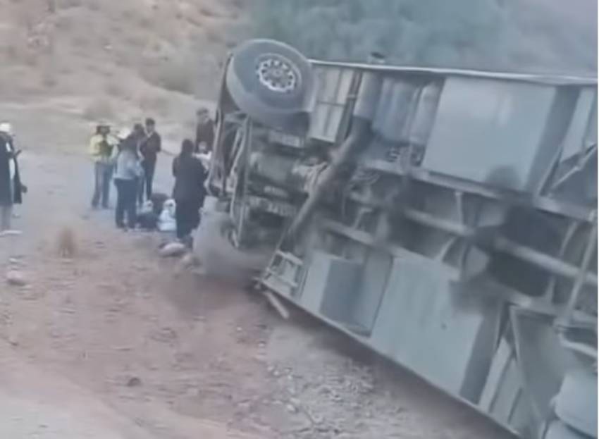 Accidente de bus en la carretera Villazón-La Paz deja 14 heridos
