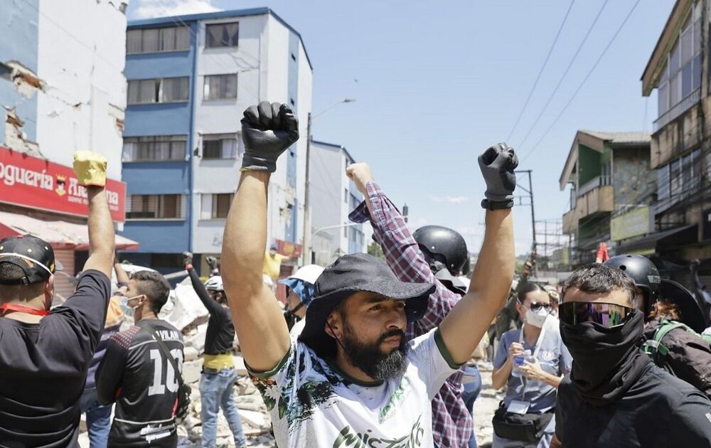 La búsqueda de sobrevivientes en Pereira: un rayo de esperanza entre escombros