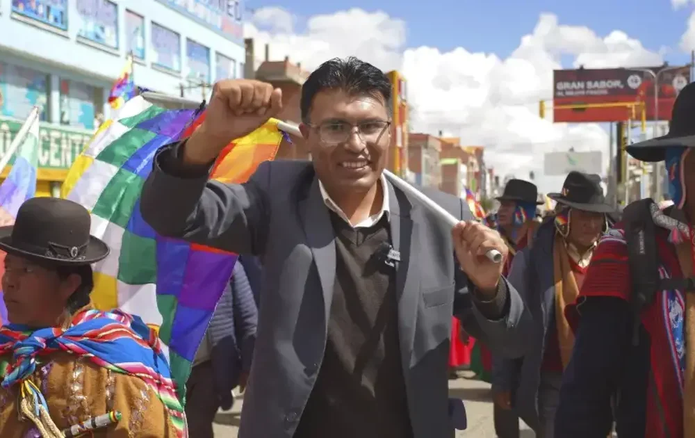 Nilton Condori, senador suplente, enfrenta suspensión de ocho meses por promover bloqueos