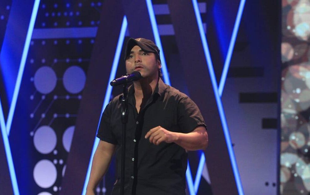 Enrique Iglesias enfrenta críticas de sus compañeros de competencia
