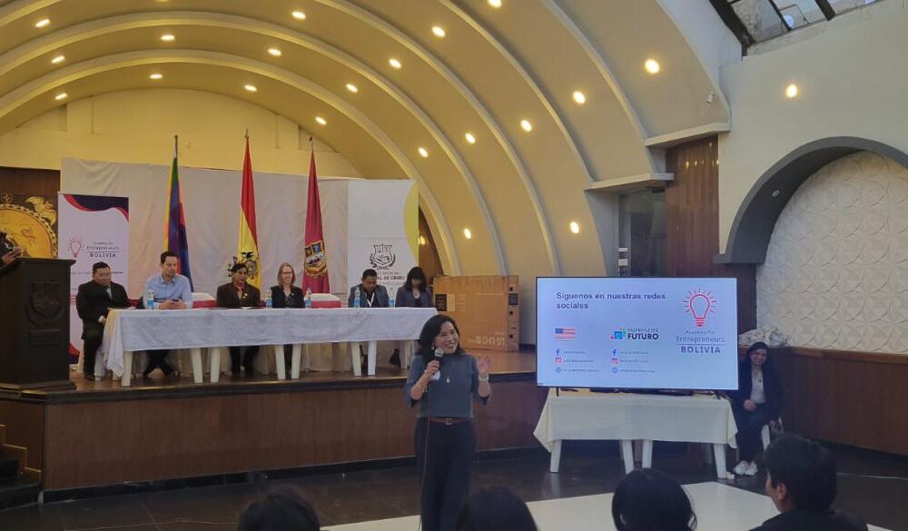 Academia para Emprendedores Bolivia inicia sus actividades en Oruro