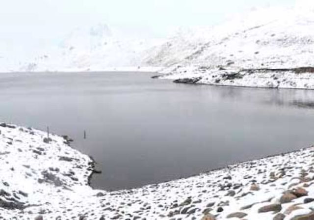 Nevadas en Kari Kari favorecen recarga de lagunas en Potosí