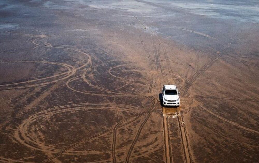 Controversia por daño ambiental en Pampa del Leoncito tras incursión de un vehículo