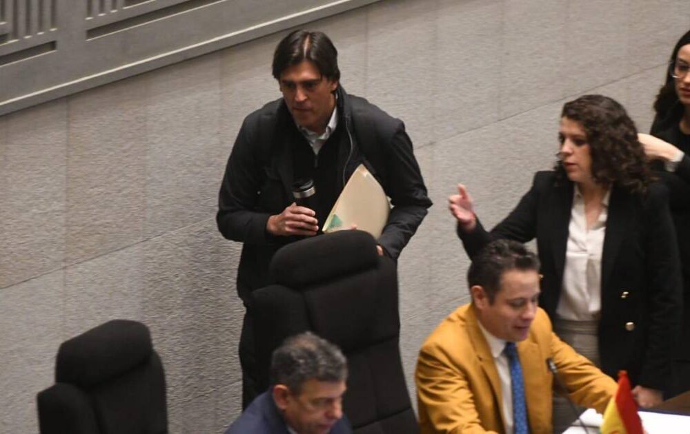 El ministro Zamora informa sobre la situación de Boliviana de Aviación