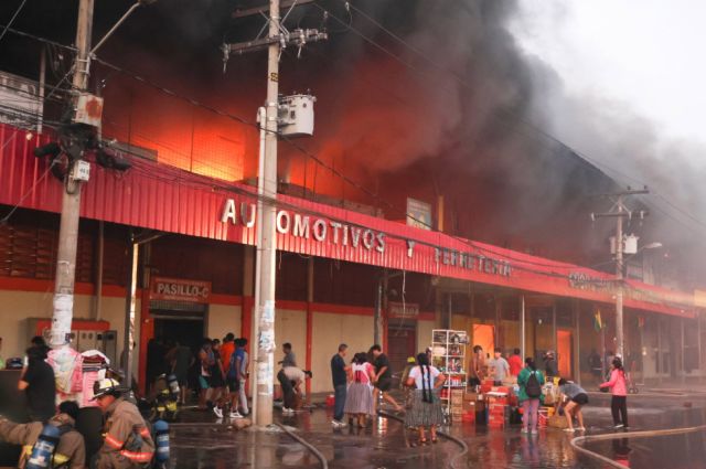 Inicia investigación por el incendio en la Feria Barrio Lindo y se buscan culpables