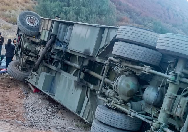 Accidente de bus en Potosí deja varios heridos en camino a La Paz