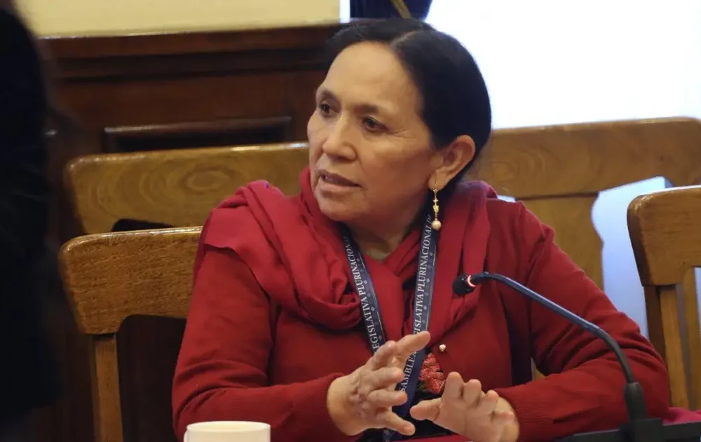 La senadora Tomasa Yarhui critica al presidente por promover el transfugio político
