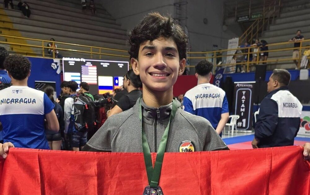 Juan Pablo Terceros se cuelga la plata en el Panamericano Juvenil de Karate