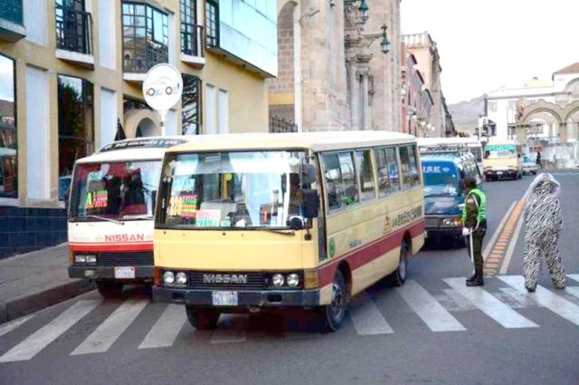 Transportistas demandan revisión de tarifas mientras los vecinos se oponen a aumentos