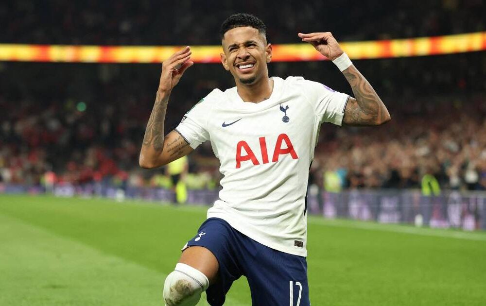 Savinho marca en su estreno con el Tottenham y avanza en la Copa de la Liga