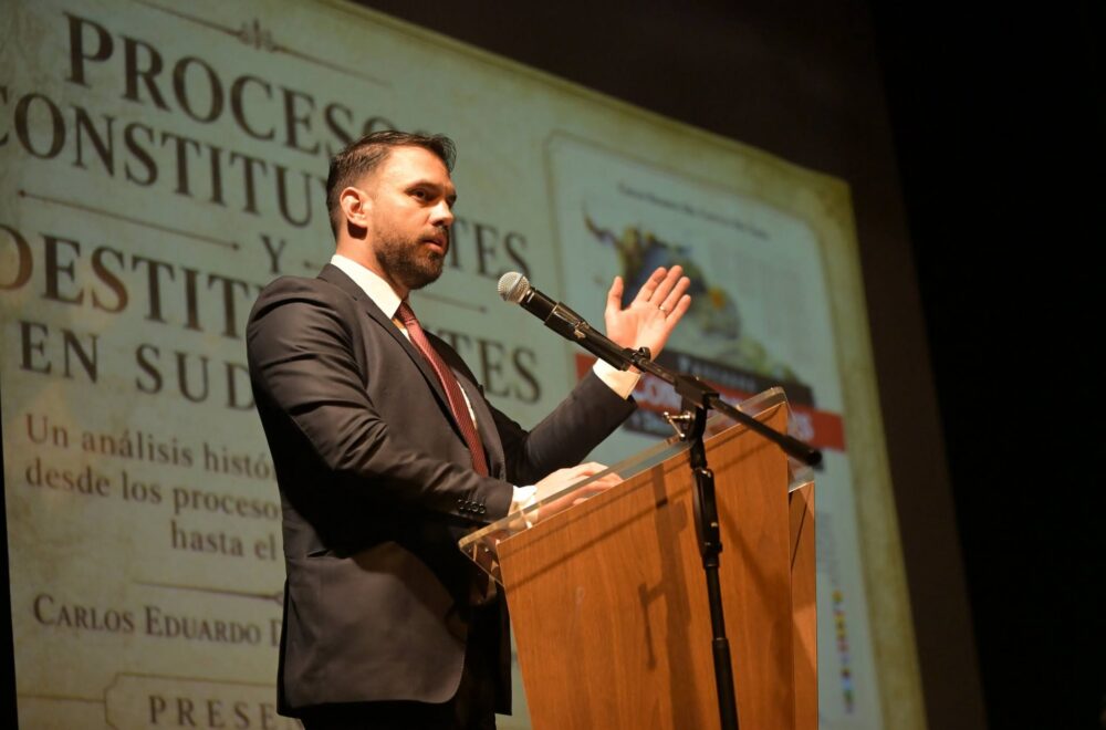 Eduardo Del Castillo lanza su libro sobre transformaciones constitucionales en Sudamérica